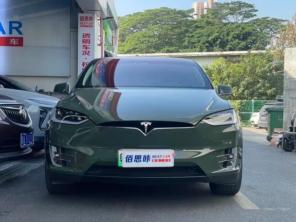 Tesla Model X 2