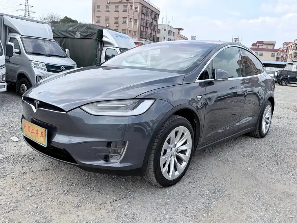 Tesla Model X 2