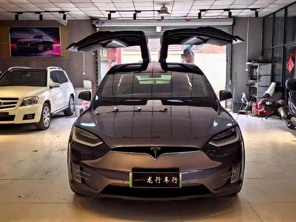 Tesla Model X 2